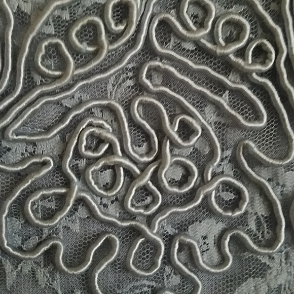 blouse - Picture 3 of 3